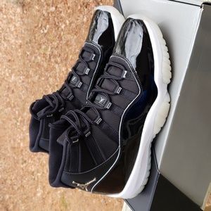 Used Jordan retro 11 jubilee size men 10.5
